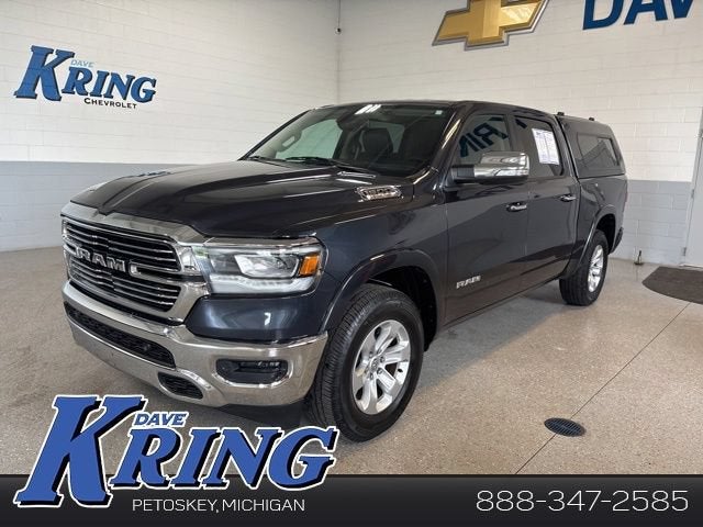 2020 RAM 1500 Laramie Crew Cab 4x4 5'7" Box in Gray — front three-quarter view