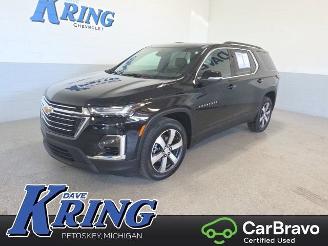 2023 Chevrolet Traverse LT Leather in Mosaic Black Metallic — front three-quarter view